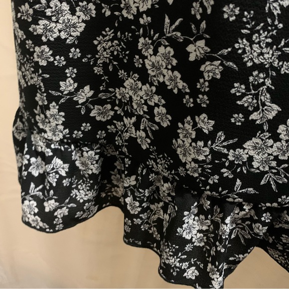 Flutter Sleeve Ruffle Hem Wrap Dress NWT - Picture 9 of 16